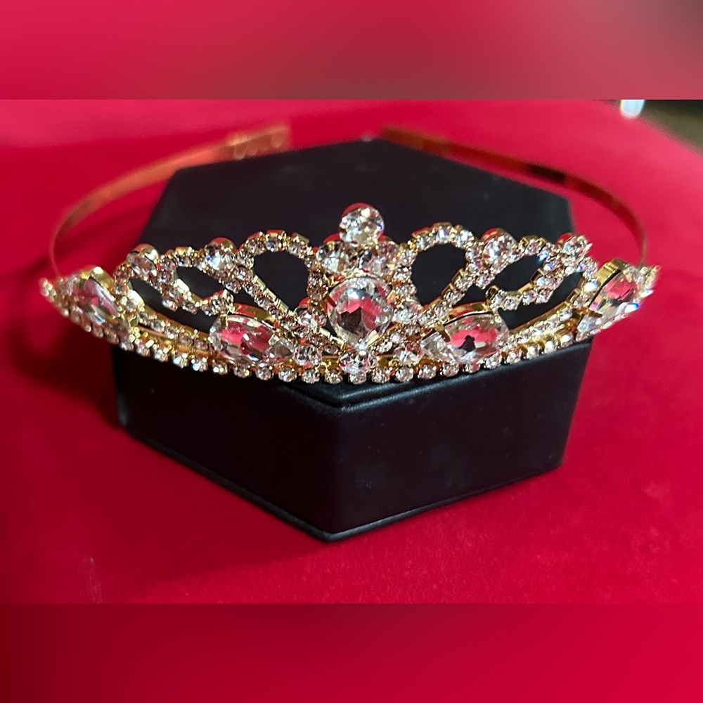Tiara Goldtone Rhinestone NWT
